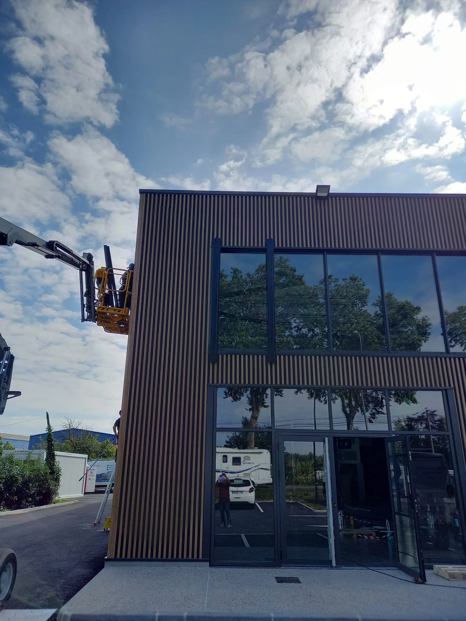 Façade avec bardage aspect bois